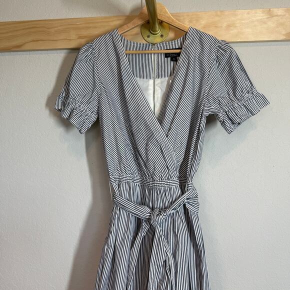 J. Crew Women's Blue Pinstripe Short Sleeve Tie Waist Jumpsuit Size 0 NEW - Picture 3 of 8